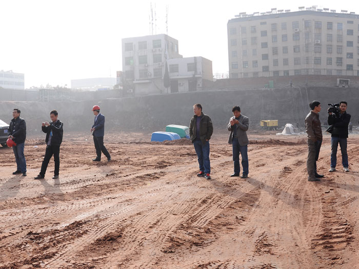 萊蕪茂業中心項目土石方開挖及外運工程